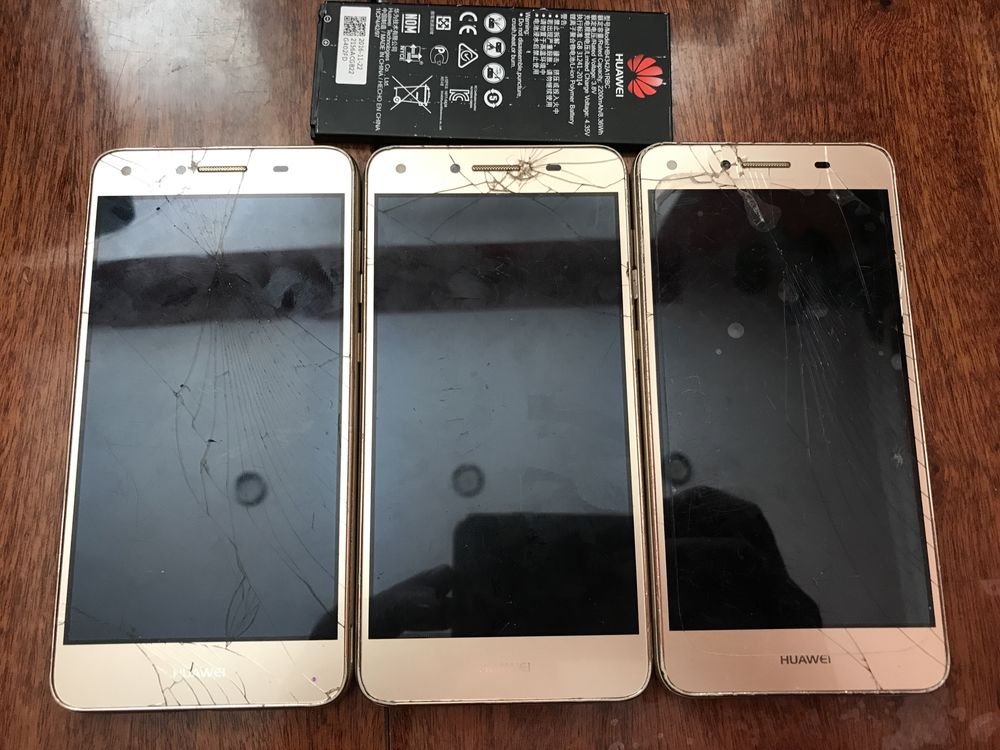 Huawei CUN-U29 три телефона