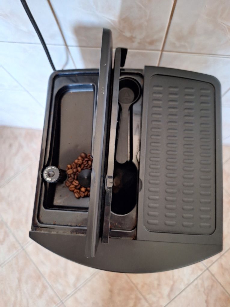 Ekspres De'Longhi ESAM3000.B EX.1