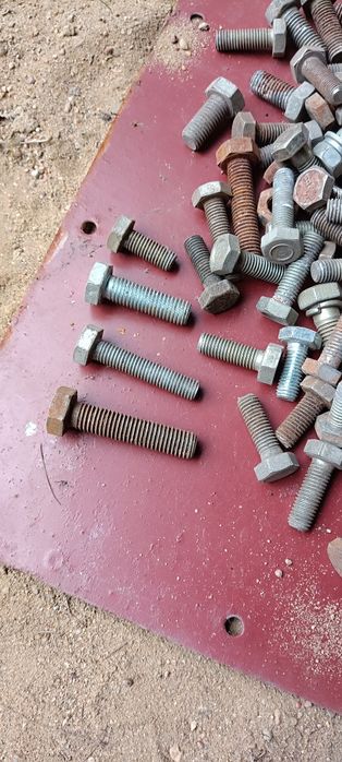 Solidne śruby metryczne M8 M10 M12 M16

Opis:
Ma