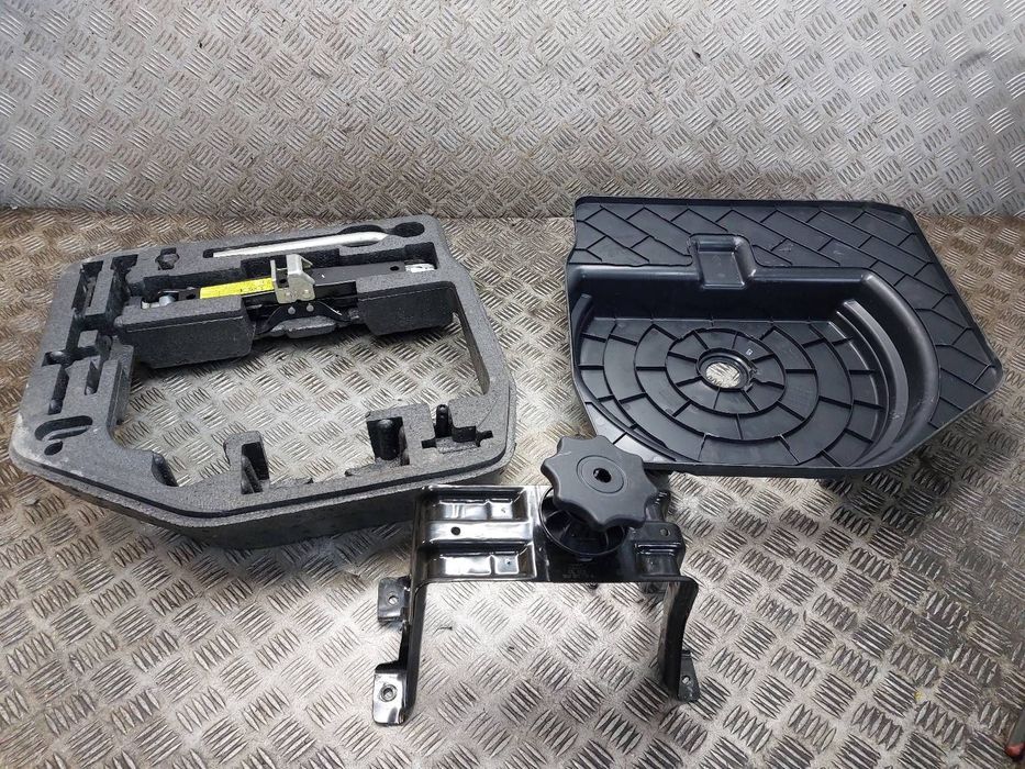 LEWAREK PODNOŚNIK SAMOCHODOWY UCHO AUDI A5 8T 8K0011031D 1120 KG