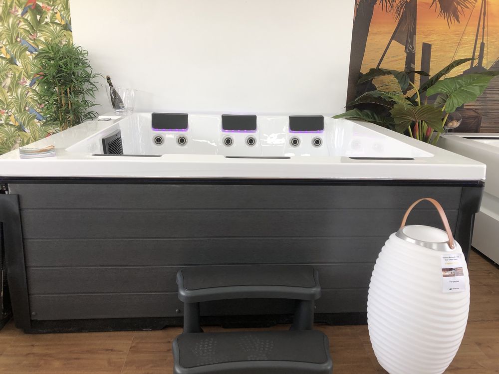 243 x 224 x 93 complete design hydromassage spa for 6 people