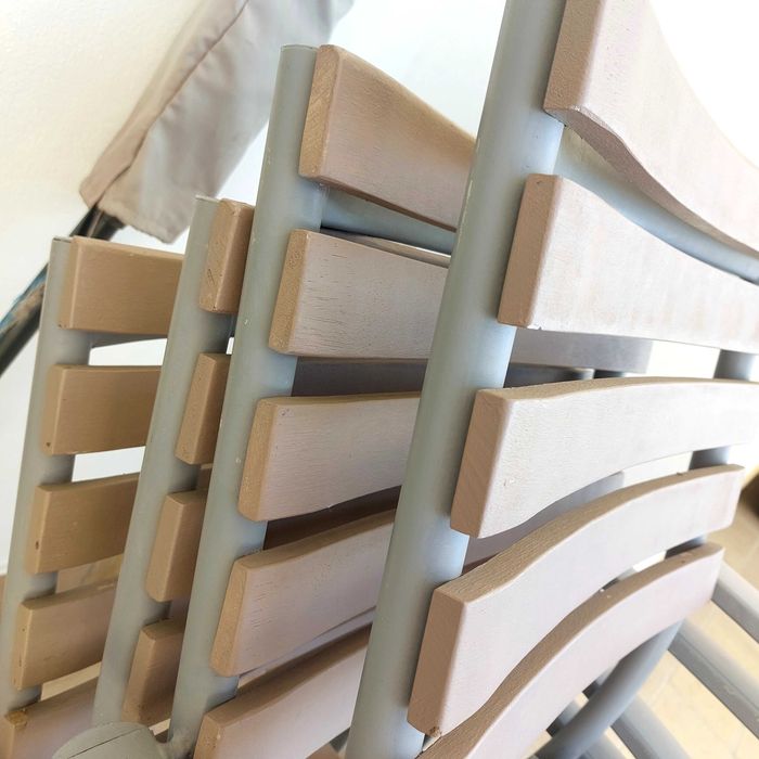 Mesa e 4 cadeiras de exterior em alumínio e madeira