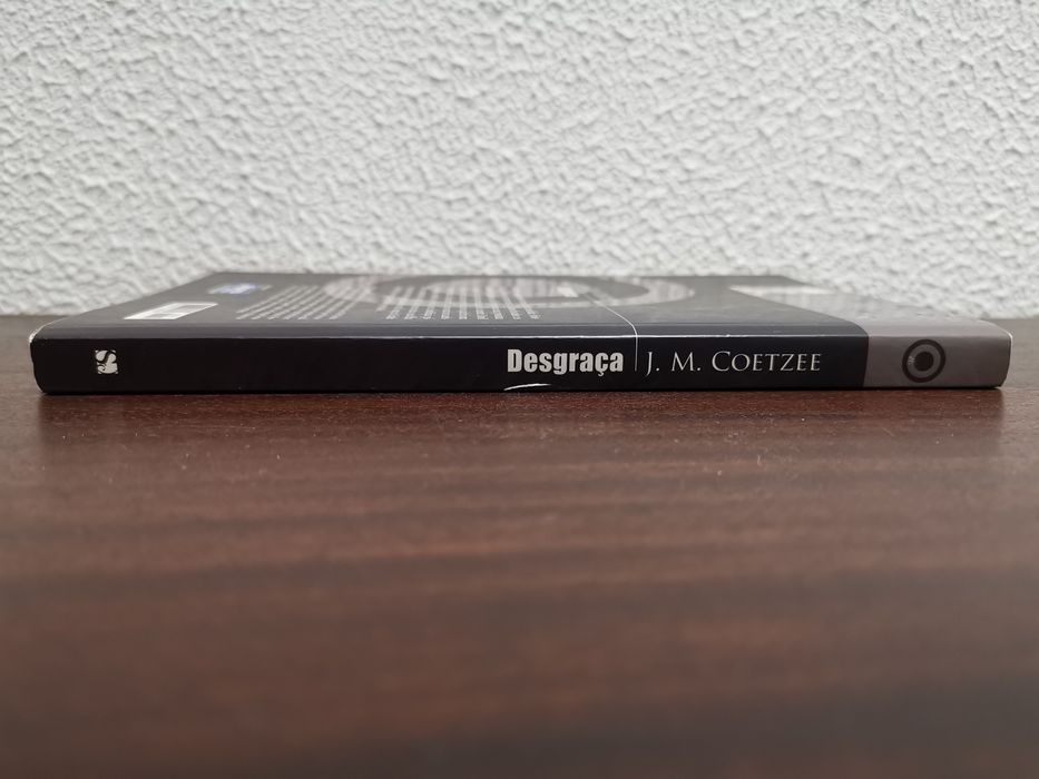 2 Livros Traduzidos - Tia Júlia E O Escrevedor / Desgraça