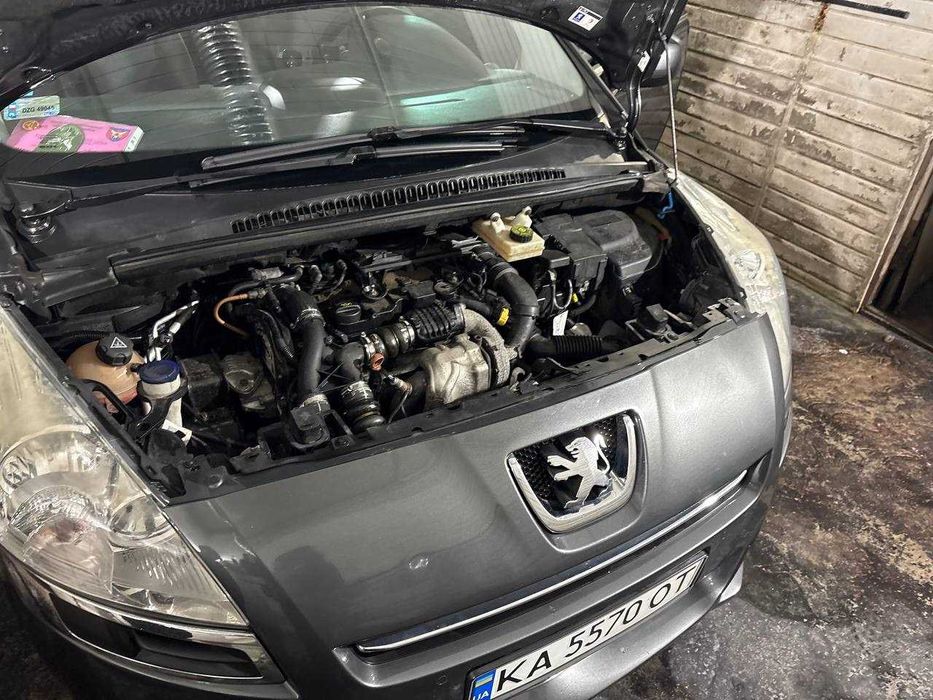 Peugeot 5008 • 2010 рік • 6 500 $