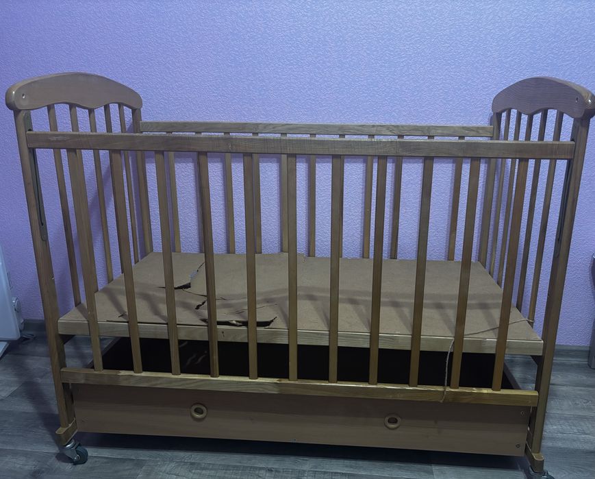 Детская кроватка. Дитяче ліжечко