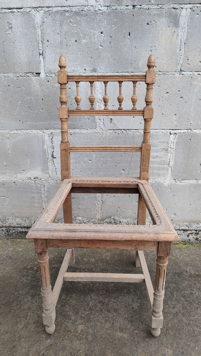 Stare krzesła eklektyczne do renowacji