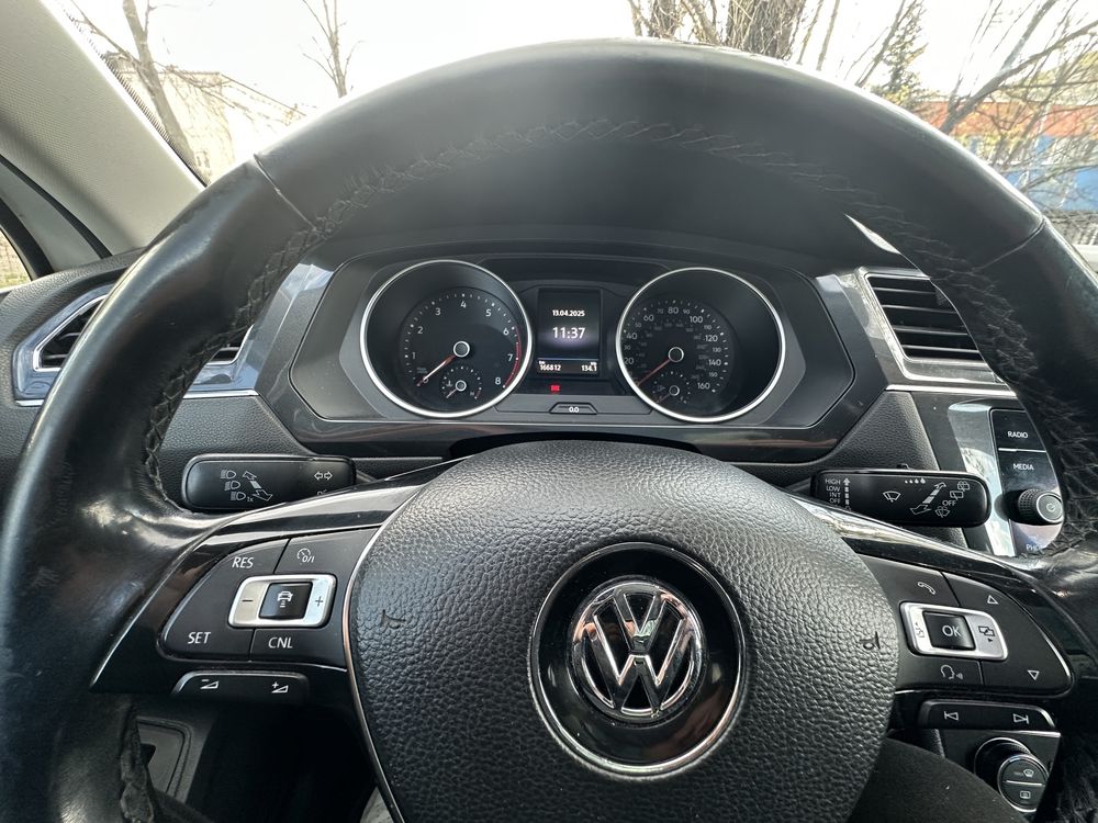 Volkswagen Tiguan SEL 2018 White 2.0L