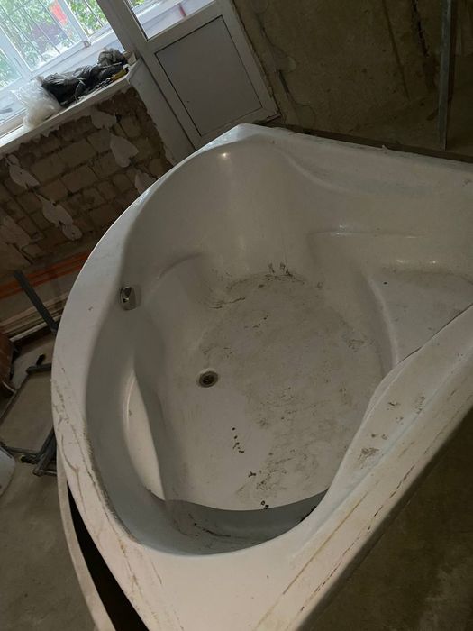 Продам угловой ванну