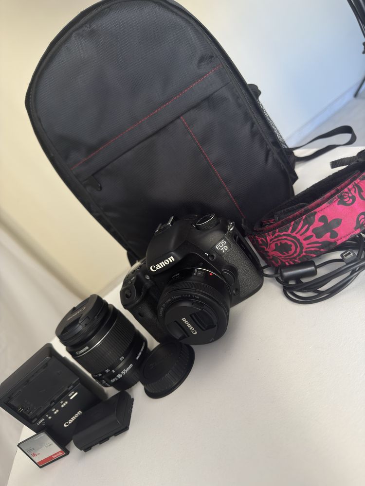 Câmera 7D da marca Cânon - Kit e Acessórios