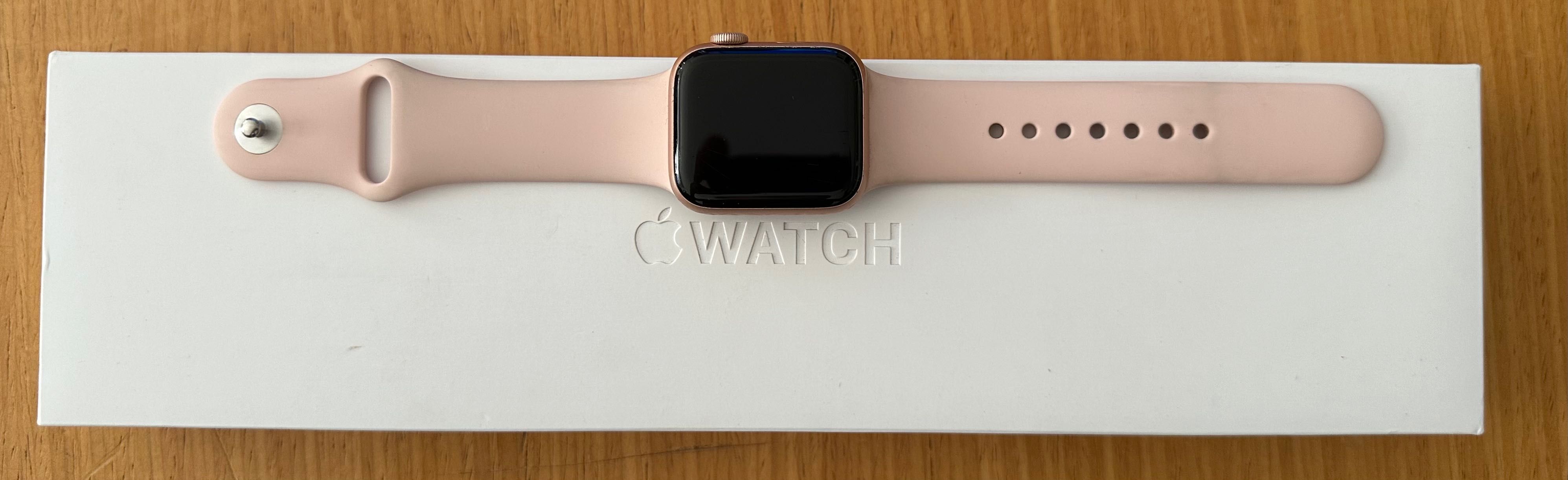 Apple Watch 6 Séries Gold Aluminum Case Pink Sand Sport Band 40mm