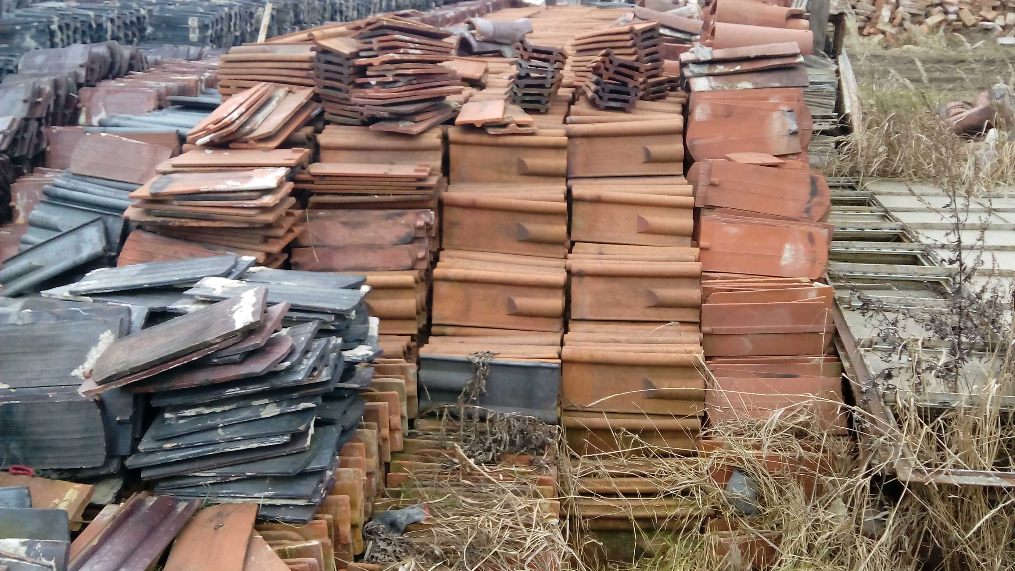 Dachówka zakładkowa ciągniona z demontażu. Stara zabytkowa ceramiczna
