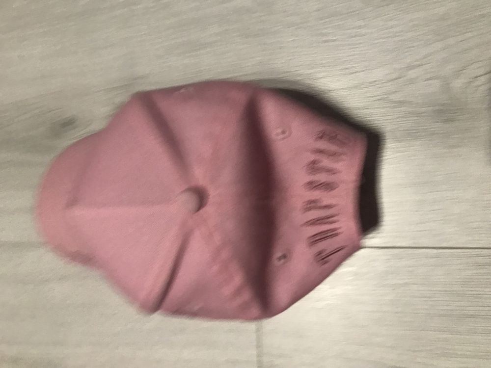 Rozowa czapka trapsar