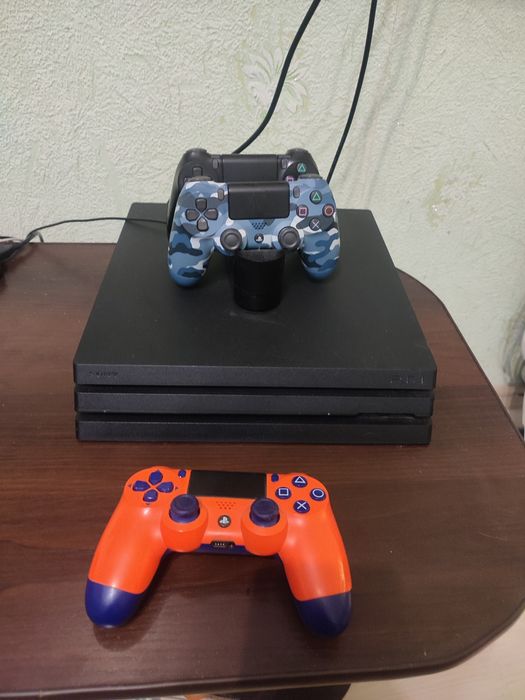 Sony PlayStation4 pro 1 tb+3 джойстика