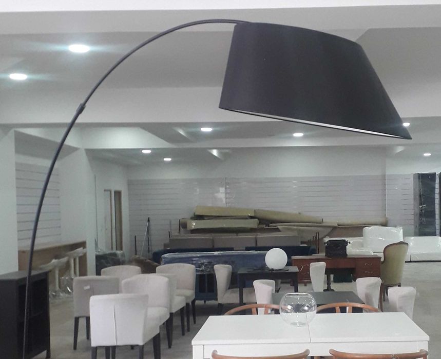 Candeeiro de pé, preto, "Arc", marca Zuivert