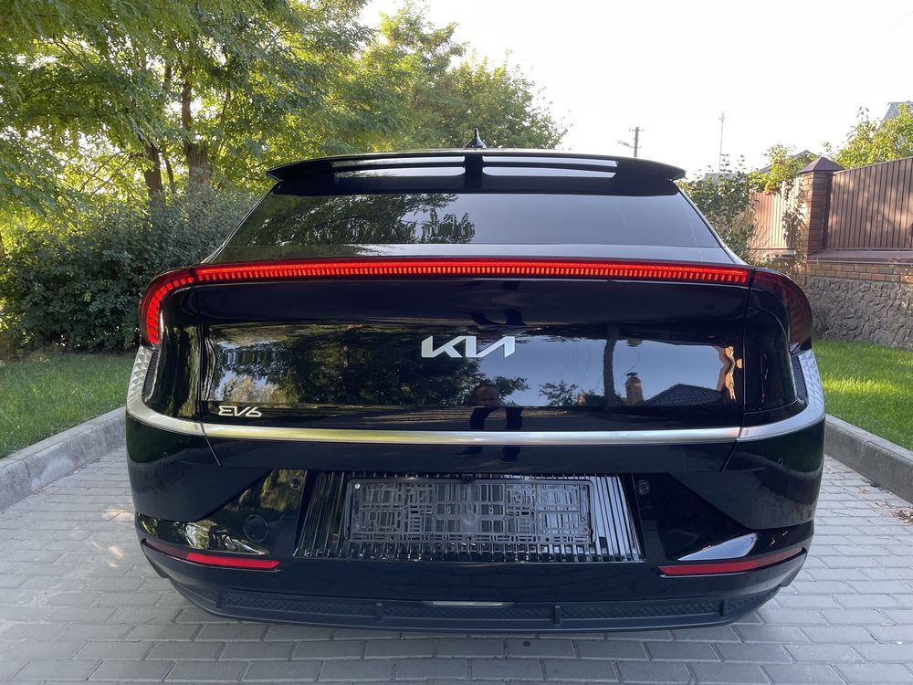 Продам Kia EV6 електромобіль з запасом ходу в 550км