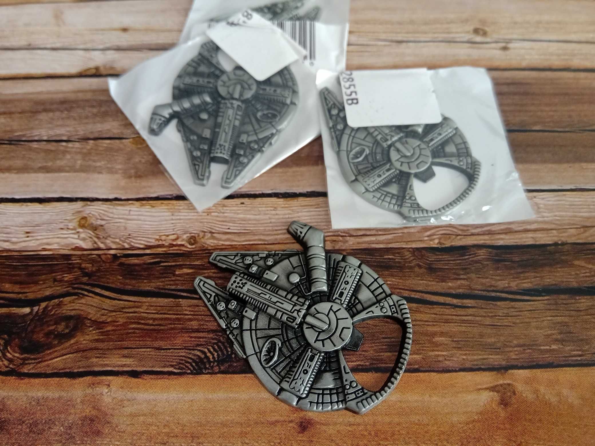 Star Wars - Sokół Millenium. Otwieracz, super!