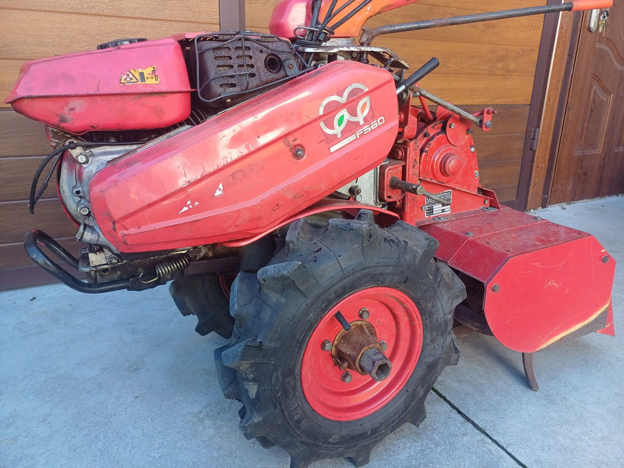 Ciagnik jednoosiowy Honda F560 glebogryzarka Tielburger