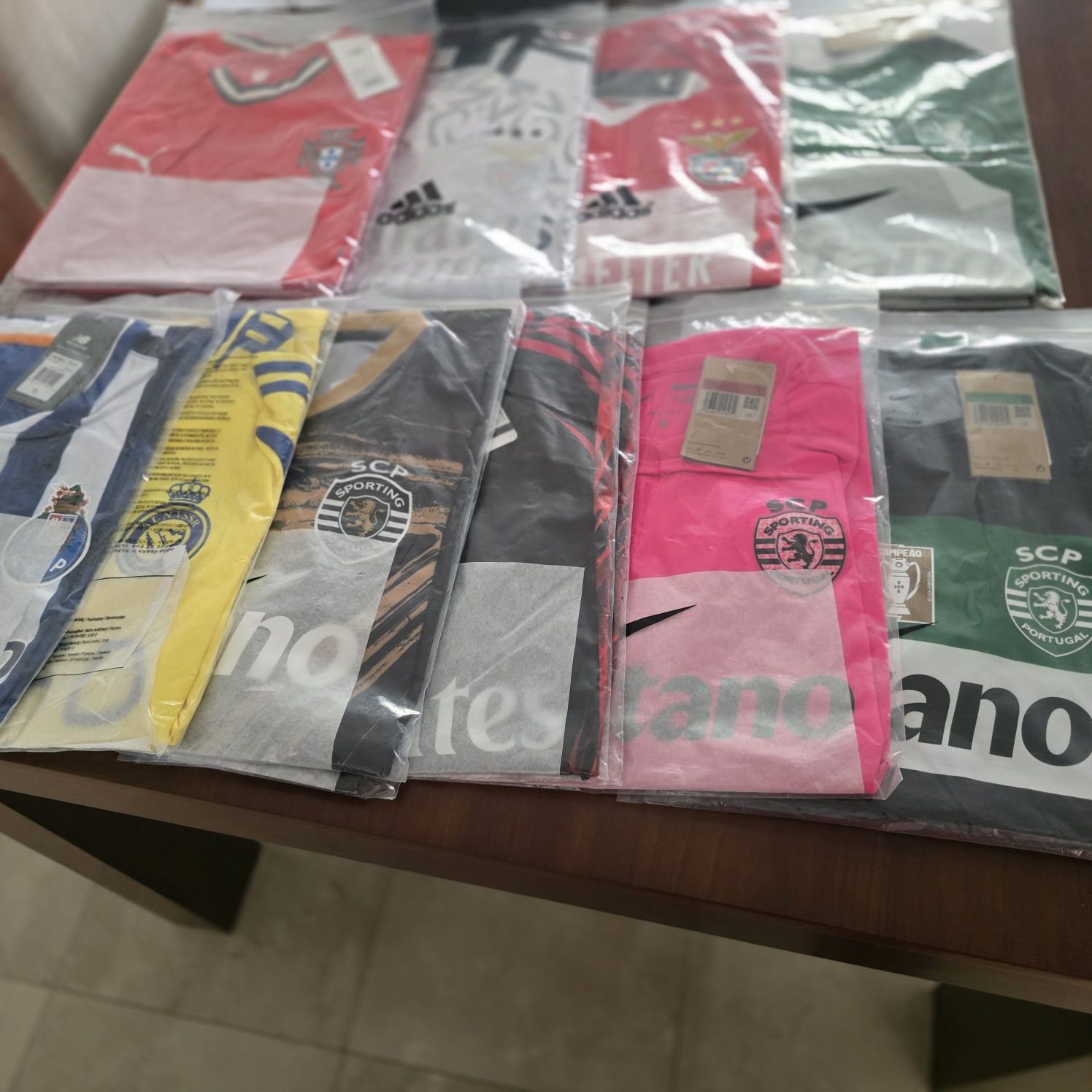 Liquidação total camisolas Sporting,Benfica, etc entrega imediata 20 e