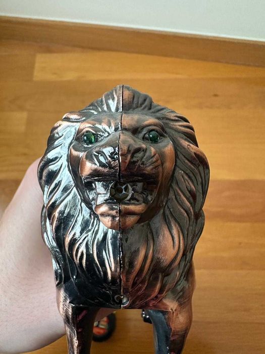 Isqueiro de leão em bronze