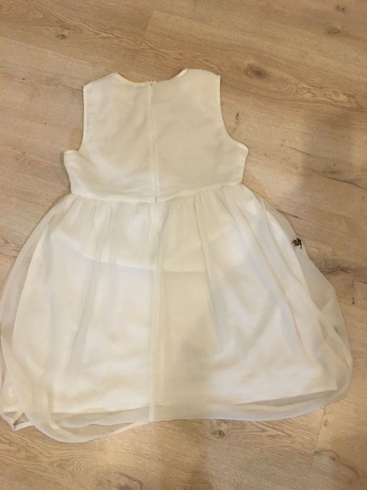 Sukienka w haftowane kwiaty Glamorous rozm.S