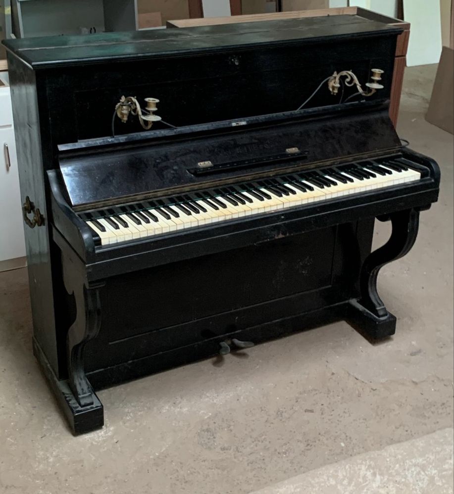 Piano Antigo Boisselot & Fils – Peça Rara e Decorativa
