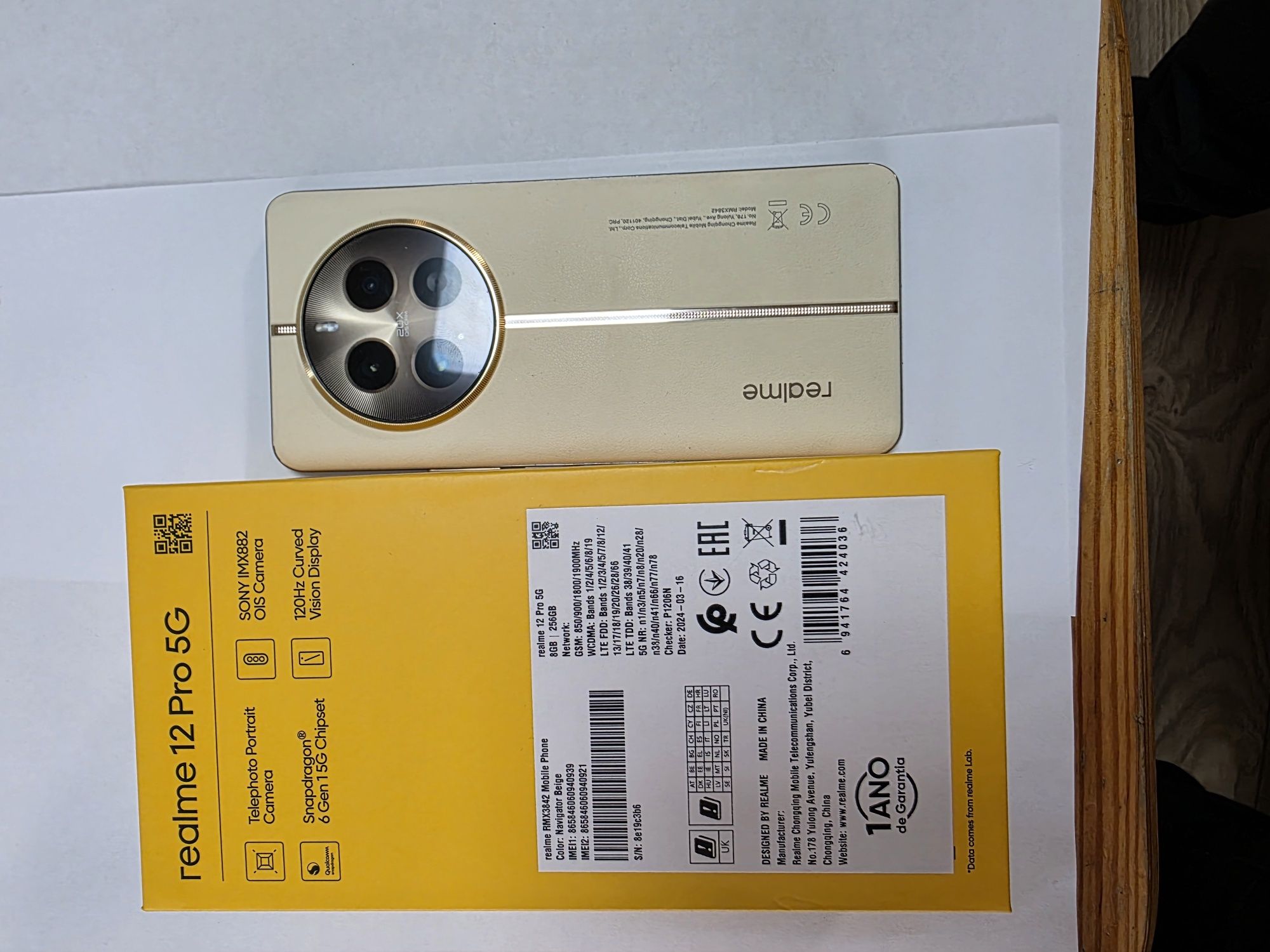 Мобільний телефон realme