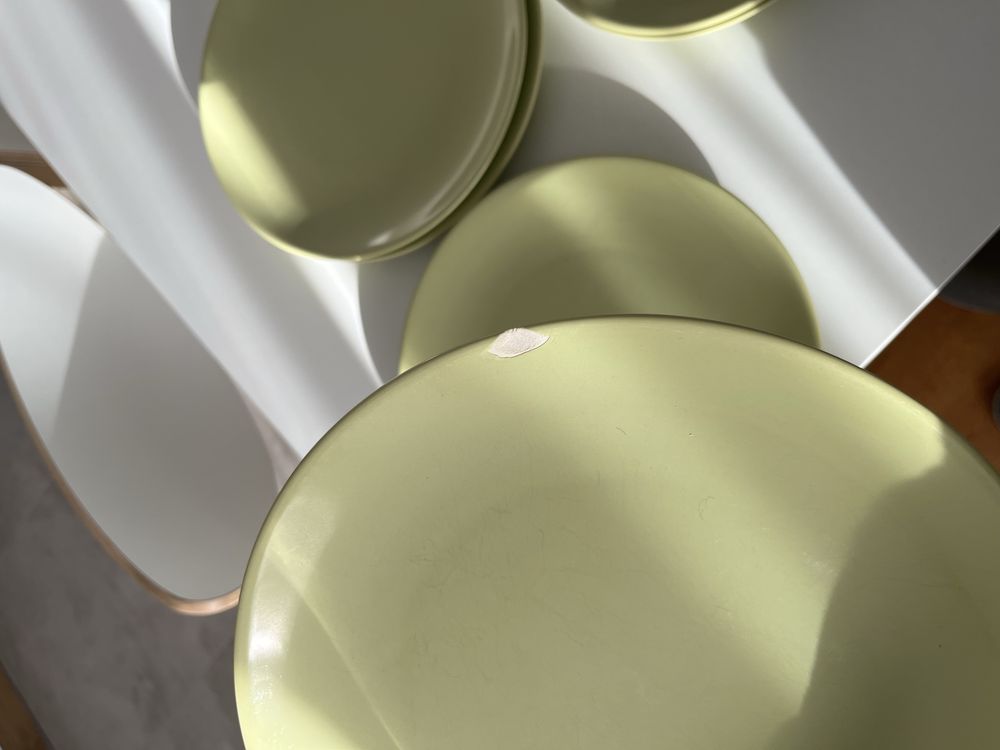 Zastawa w kolorze jasnej zieleni IKEA