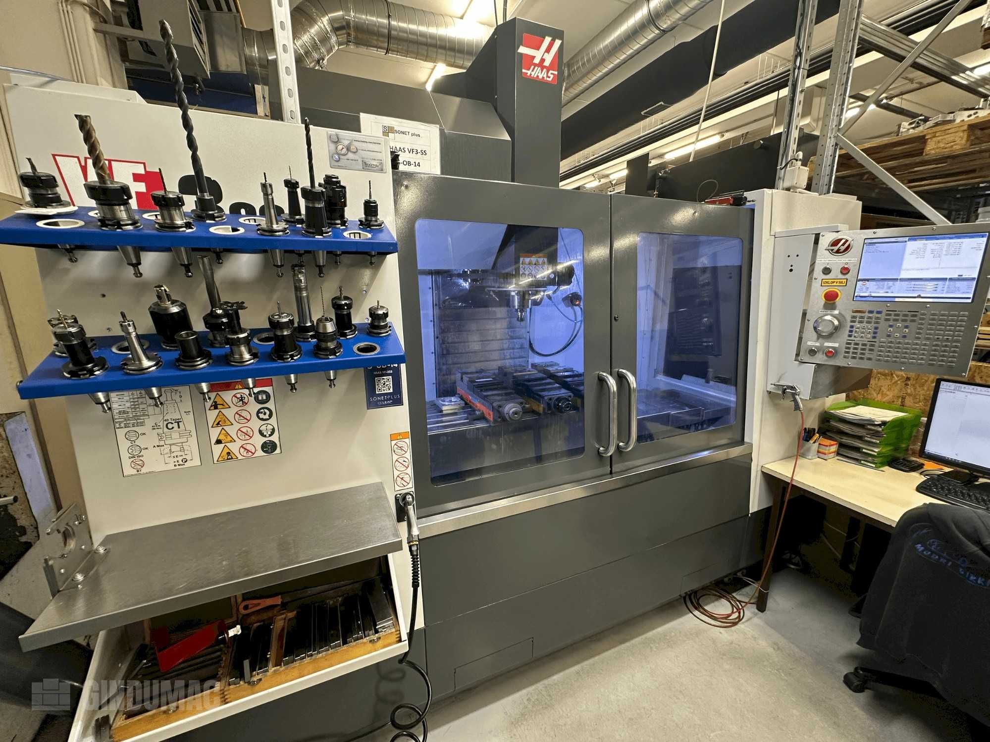 Frezarka HAAS VF-3SS – 3 osie, 12 000 obr./min, 2018