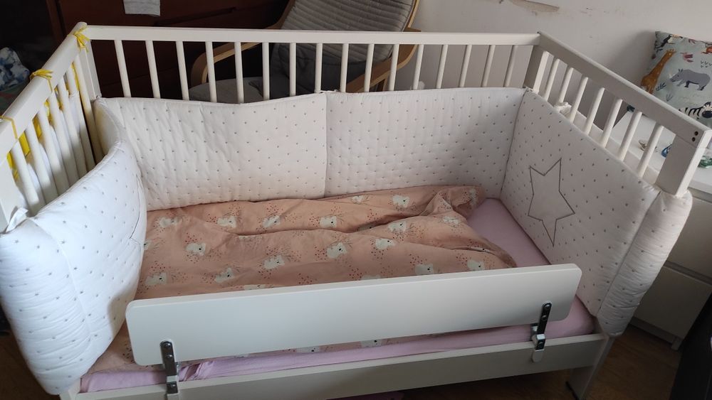 Vendo Berço com colchão e barra de segurança IKEA