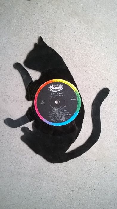 Silhueta decorativa Gato feita de um disco de vinil LP