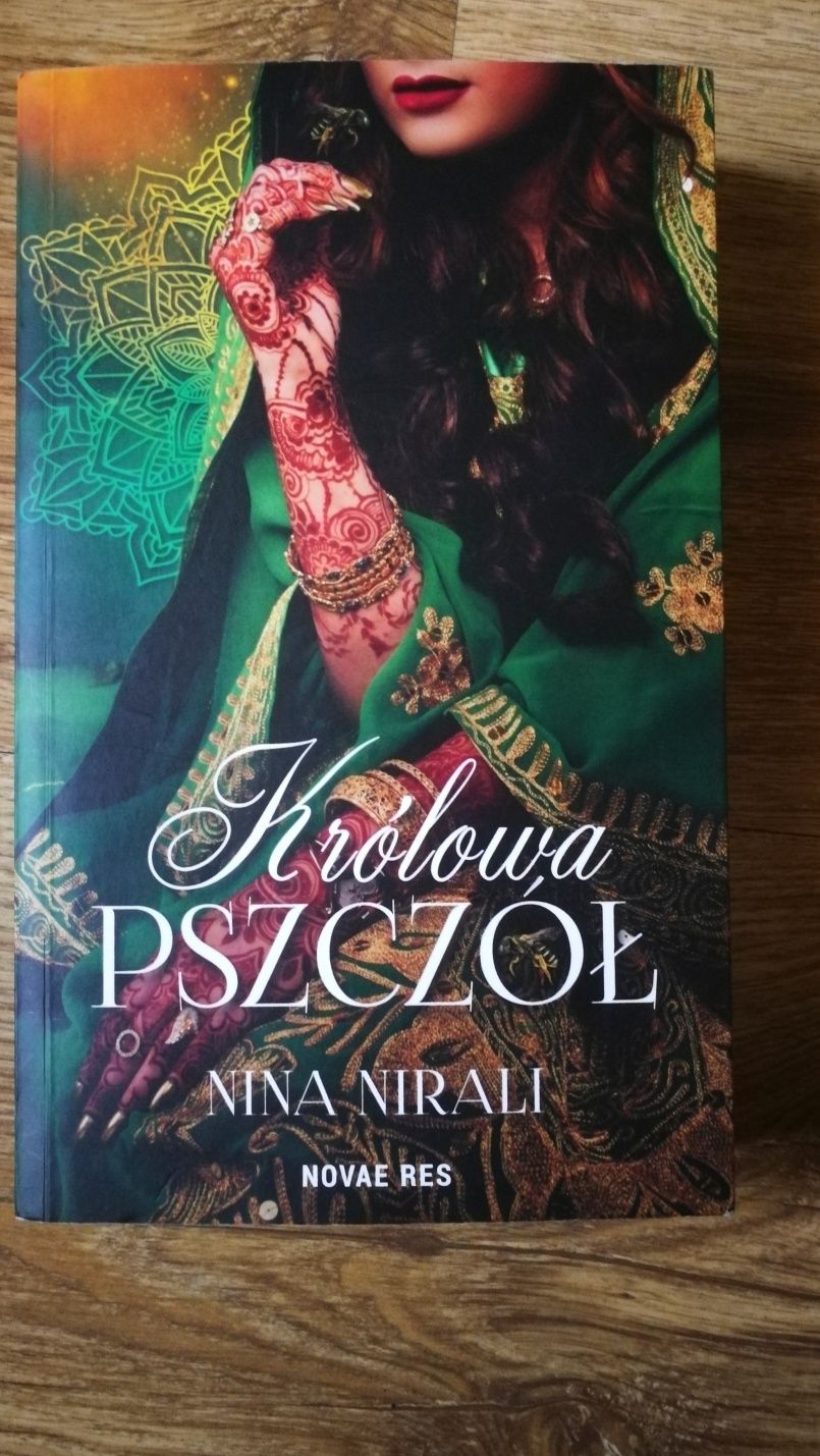 Królowa pszczół  Nina Nirali