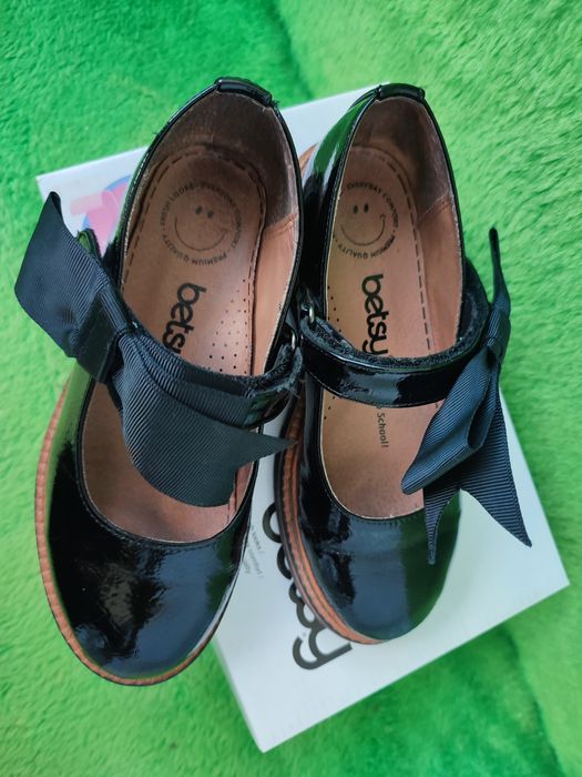 Туфлі, черевики, мокасіни