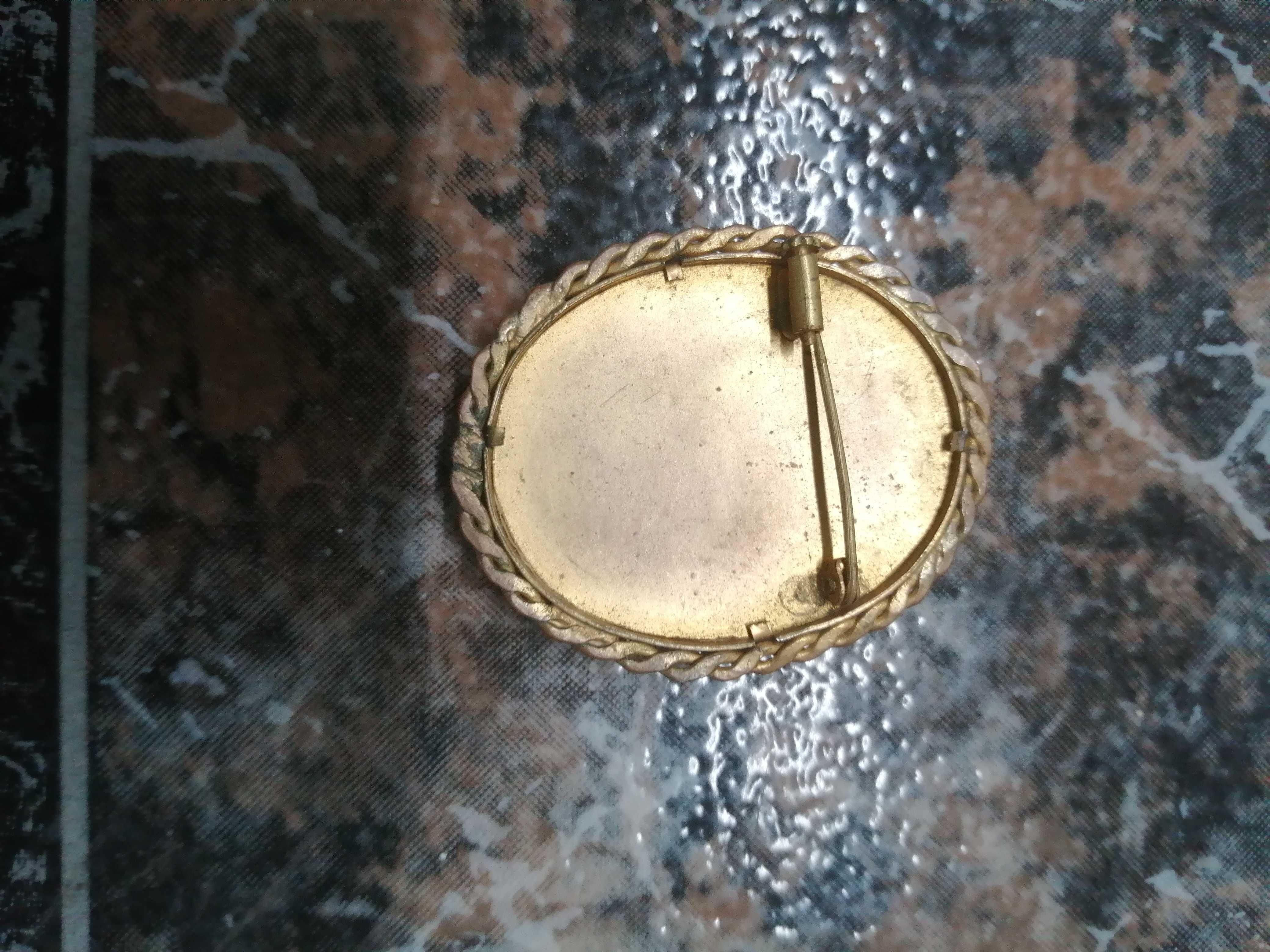 alfinete de peito antigo