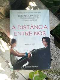 Livro em Português " A Distância entre Nós"
