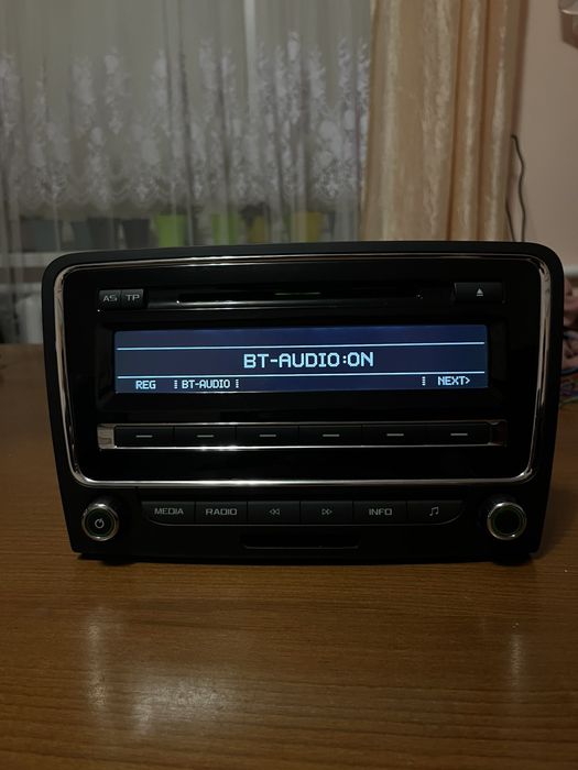 Штатна автомагнітола магнітола SWING з кодом