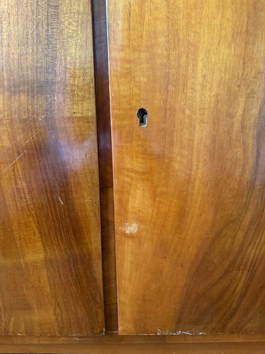 Kredens z drewna z PRL'u