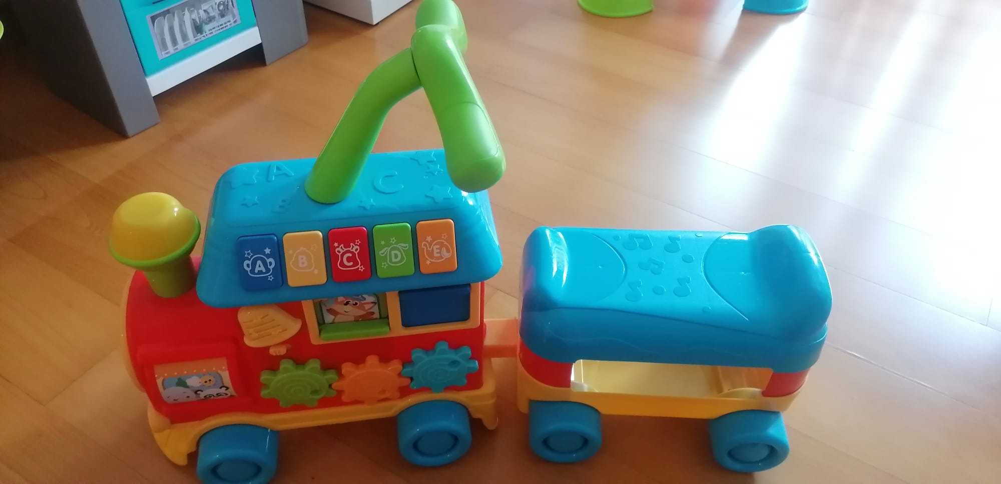 Brinquedo bebé comboio