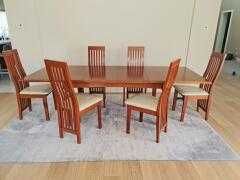 rozkładany stół z 6 krzesłami