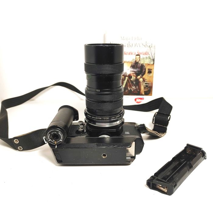 Czarna lustrzanka analogowa OLYMPUS OM 2N  Vivitar 70-150 3,8 + WINDER
