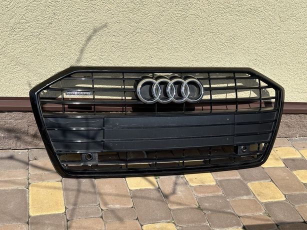 Продам решетку радиатора Audi a6 c8 s line