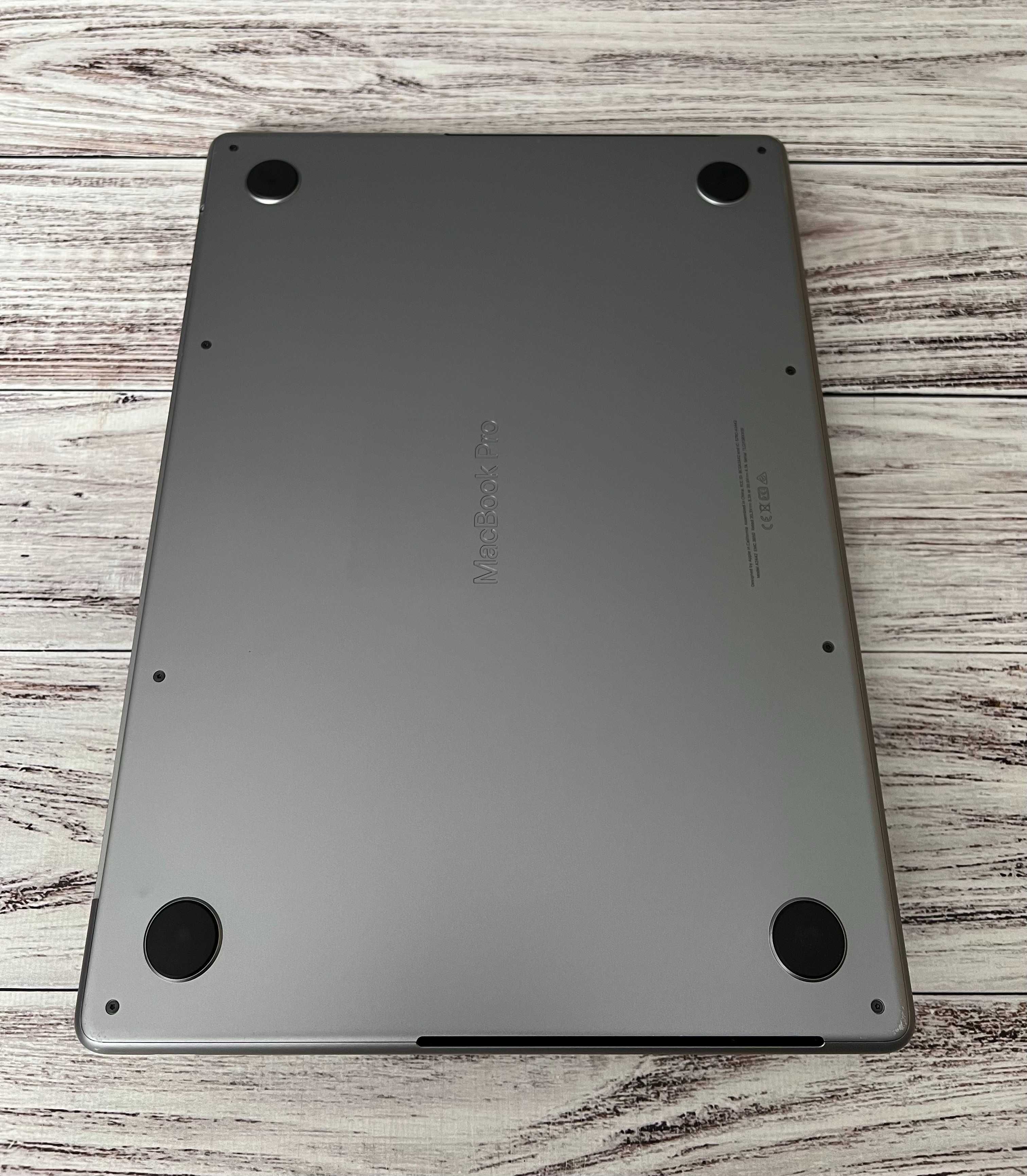 Macbook Pro 14" 2021 M1 Pro / 16Gb DDR5 / SSD 512Gb