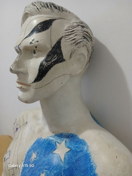 A R T E -Manequim com intervenção ARTISTICA