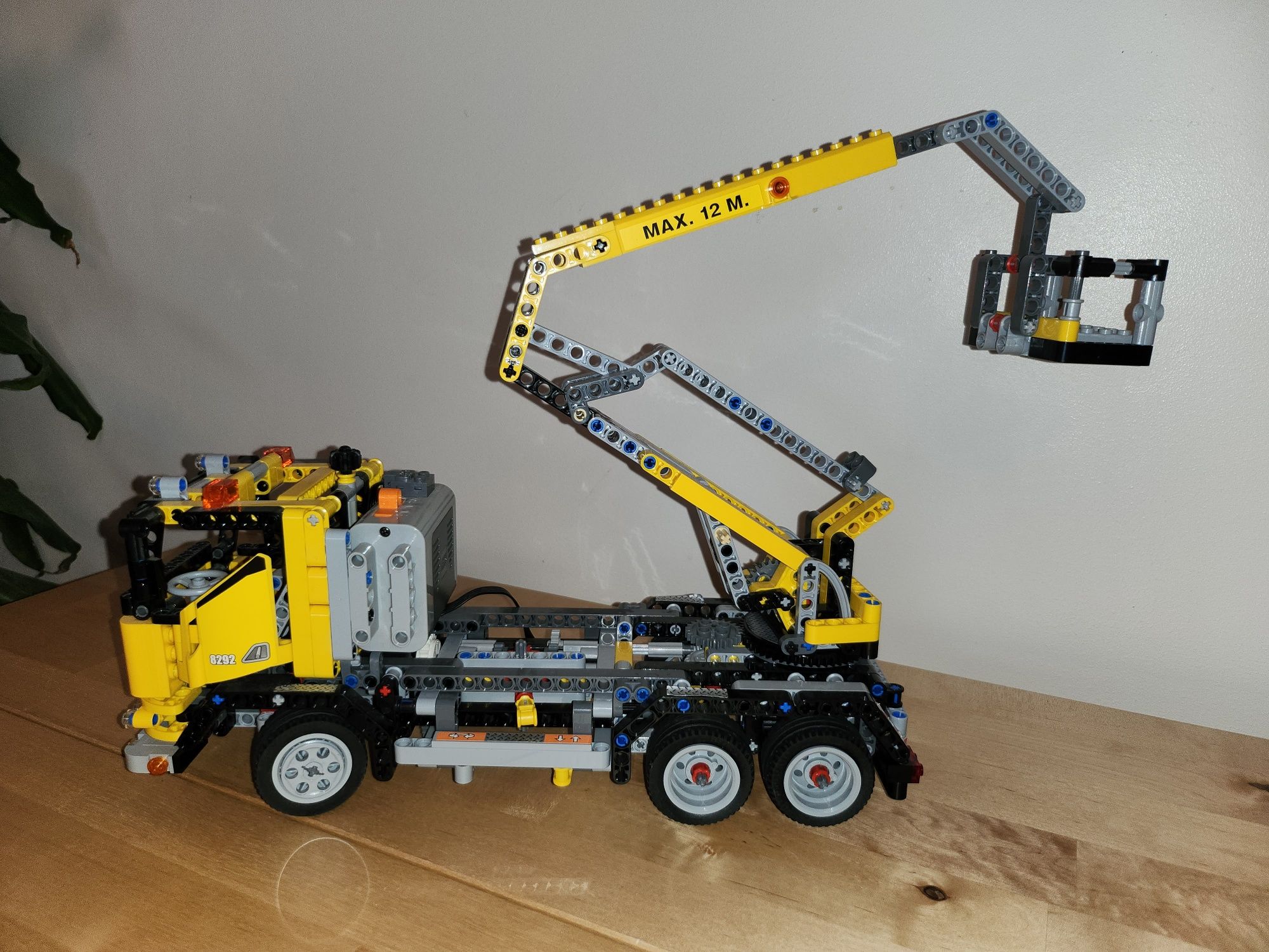 Lego technic 8292-1 Ciężarówka podnośnik
