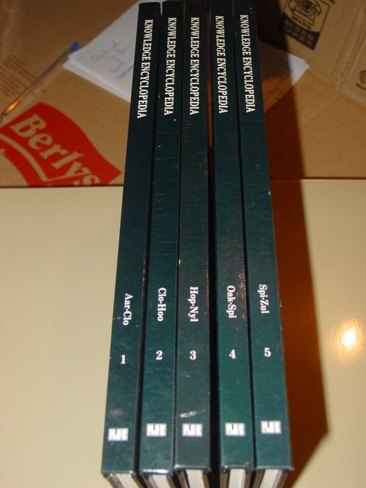 Knowledge encyclopedia - 5 volumes