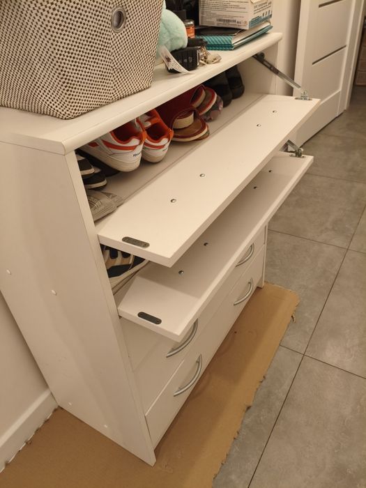 Szafka na buty noname ale ładna xD