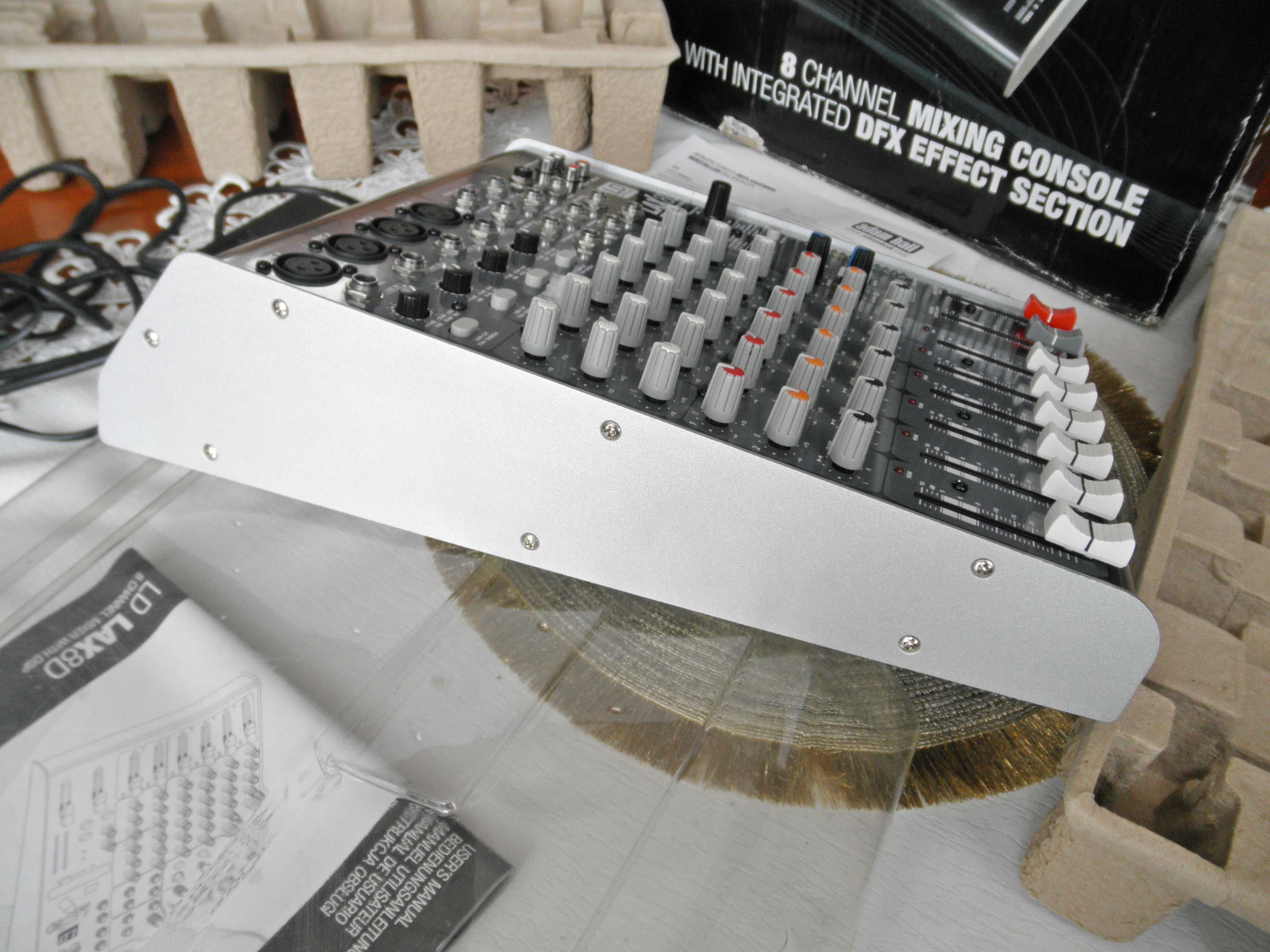 Mikser LD Systems LAX 8 D . Mixer estradowy z pogłosem .