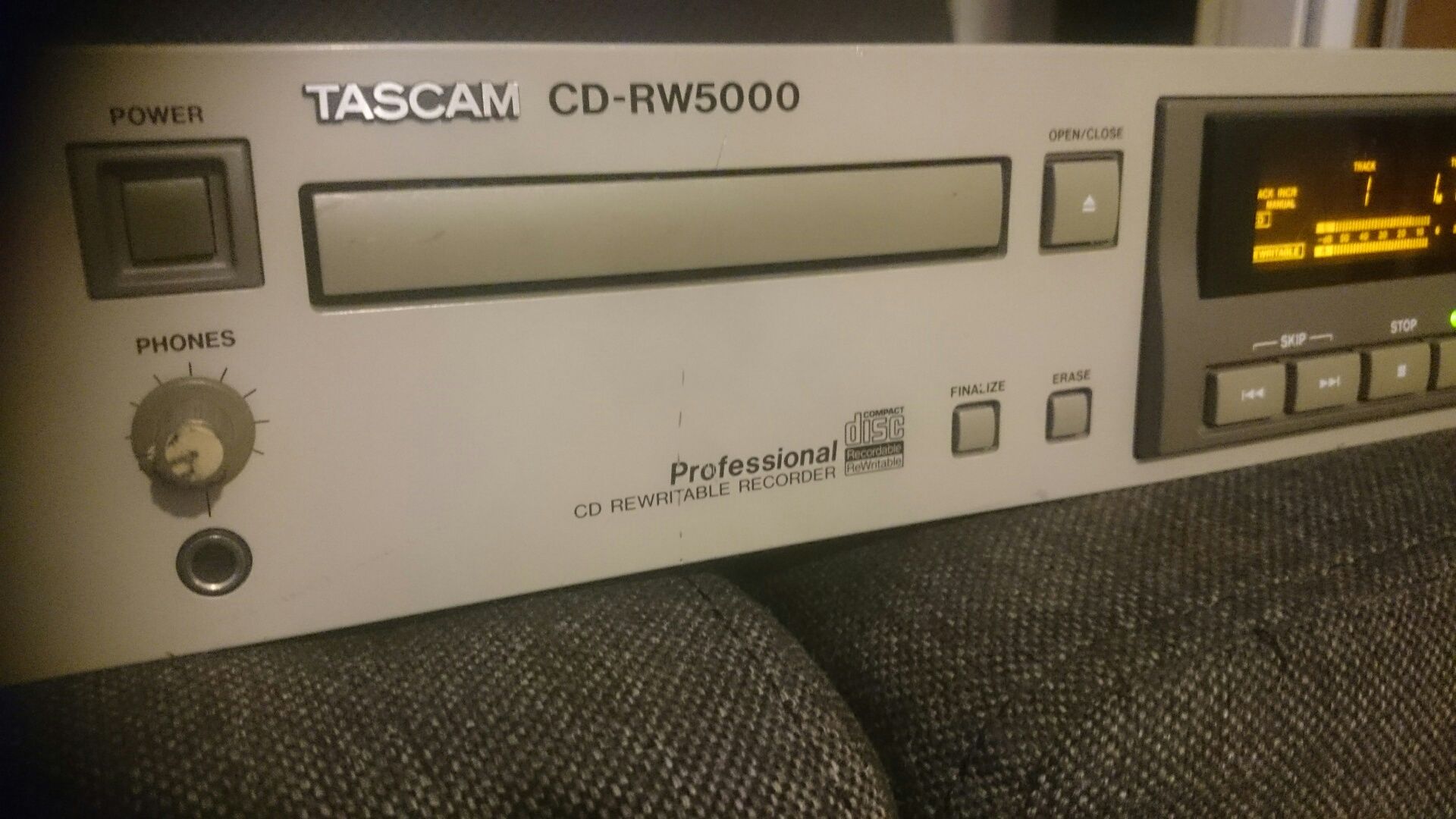 Tascam CD-RW 5000 nagrywarka płyt CD.