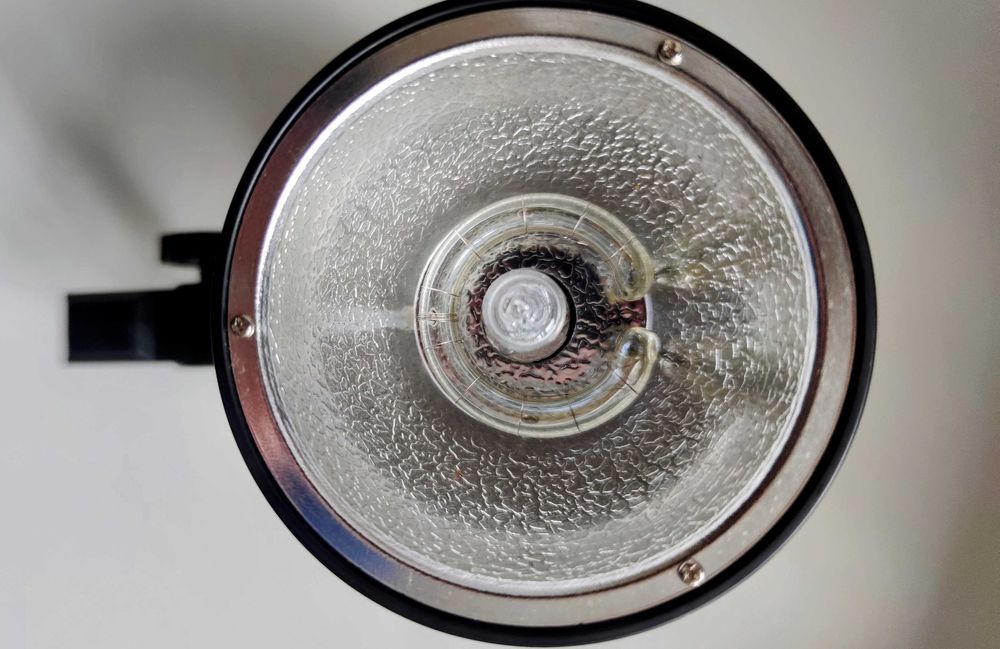 Студійне світло зі спалахом Blazzeo Swift 250 Pro Studio Lighting