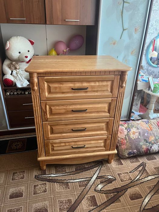 Комод з натурального дерева