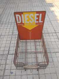 Stand publicitário roupa vintage Diesel